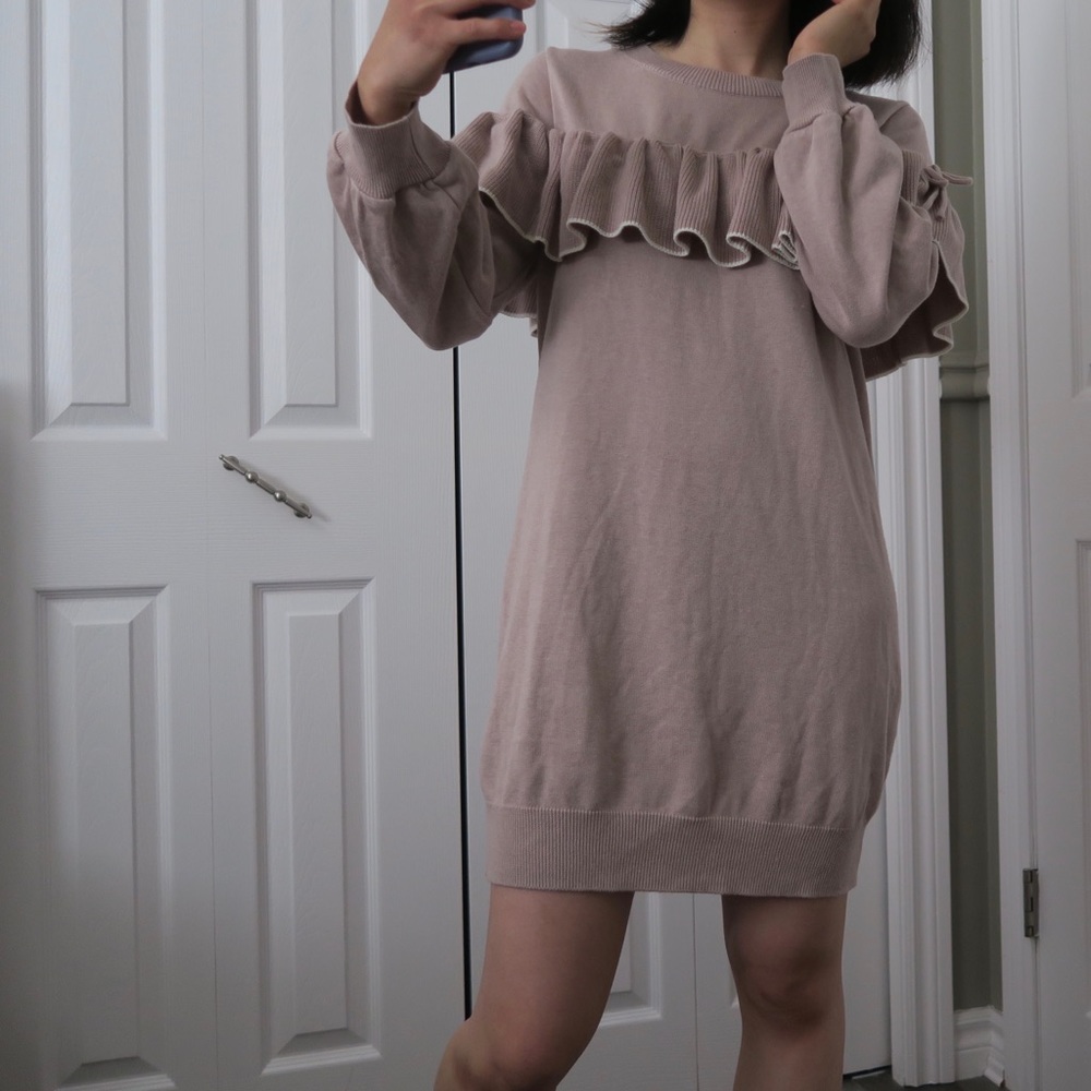 Long sleeves dress with cute ribbons on